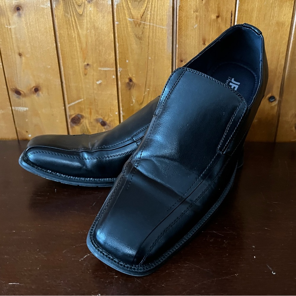 Men’s dress shoes